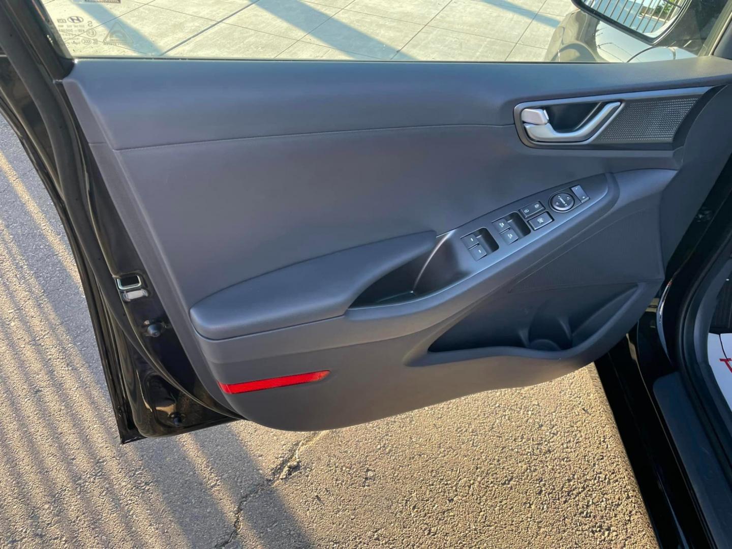 2021 BLACK /GRAY Hyundai Ioniq Plug-In Hybrid (KMHC75LD2MU) , located at 744 E Miner Ave, Stockton, CA, 95202, (209) 944-5770, 37.956863, -121.282082 - Photo#4